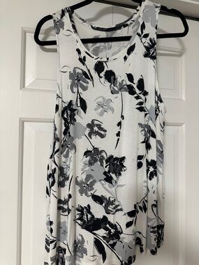 Women’s Sleeveless Floral Tank Top - Black & White